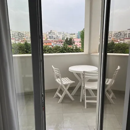 Maisonnova Deluxe 1 *
