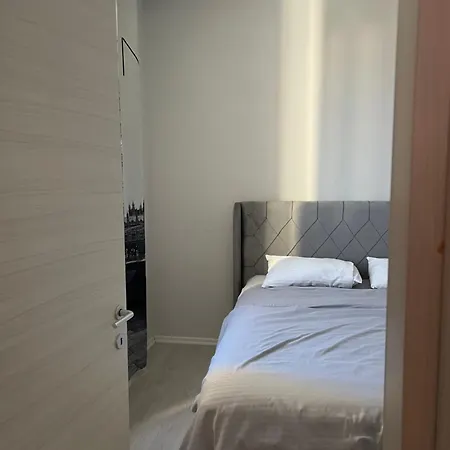 Maisonnova Deluxe 1 *