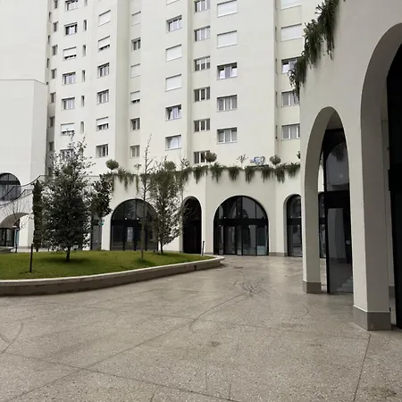 Maisonnova Deluxe 1 *