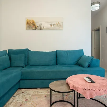 Maisonnova Deluxe 1 *