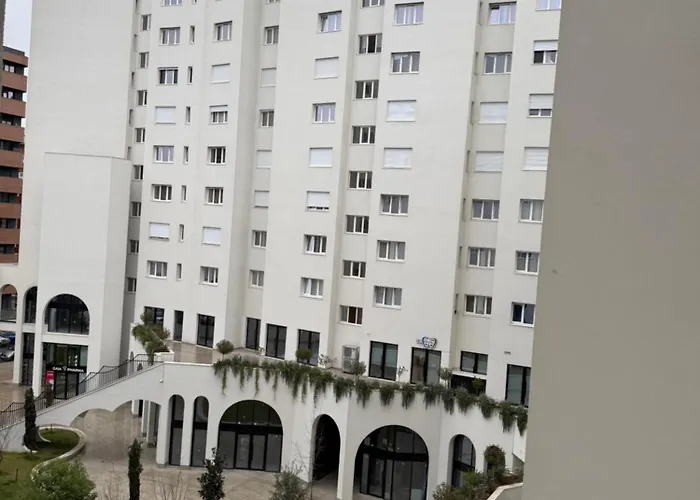Cozy Residential 地拉那